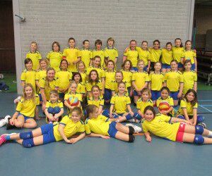 Spiker Mini’s in nieuwe shirts